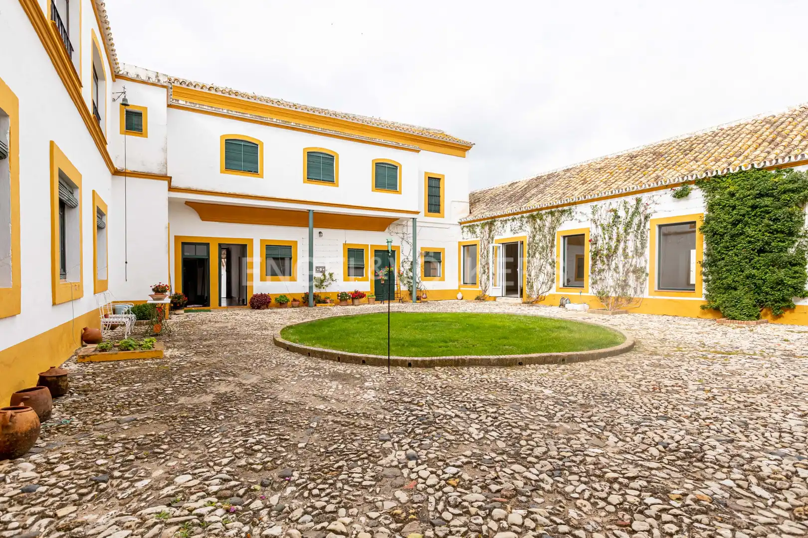 Vista exterior de Casa o chalet en venta en La Puebla de Cazalla con Calefacción, Jardín privado y Terraza