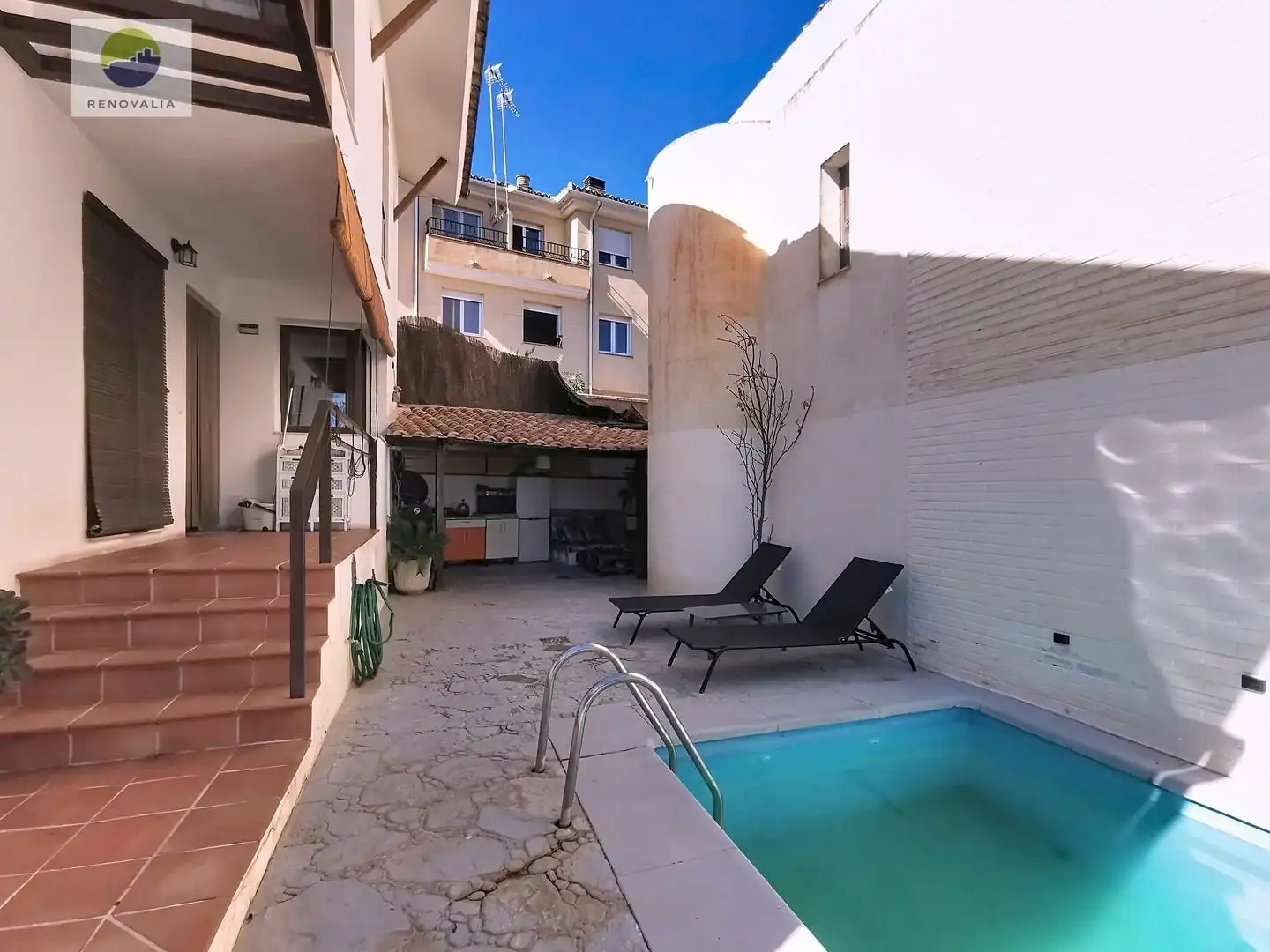 Vista exterior de Casa adosada en venda en Monachil amb Calefacció, Piscina i Balcó