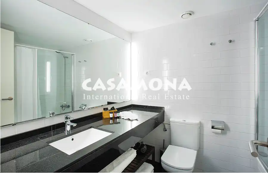 Badezimmer von Wohnungen zur Miete in Barcelona mit Klimaanlage, Heizung und Möbliert