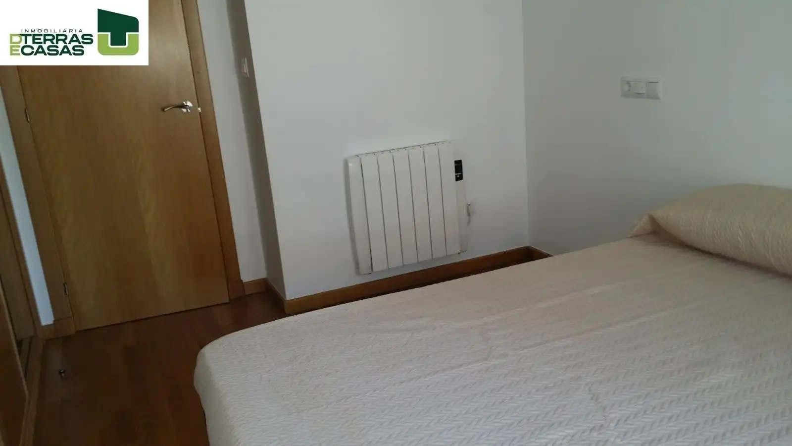 Habitación de Ático de alquiler en Marín con Piscina y Piscina comunitaria