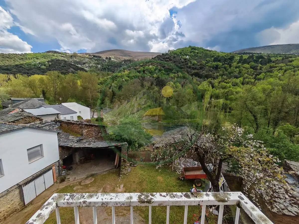 Garden of Detached homes for sale in Puente de Domingo Flórez