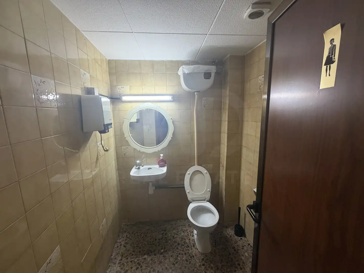 Baño de Local en venta en El Prat de Llobregat