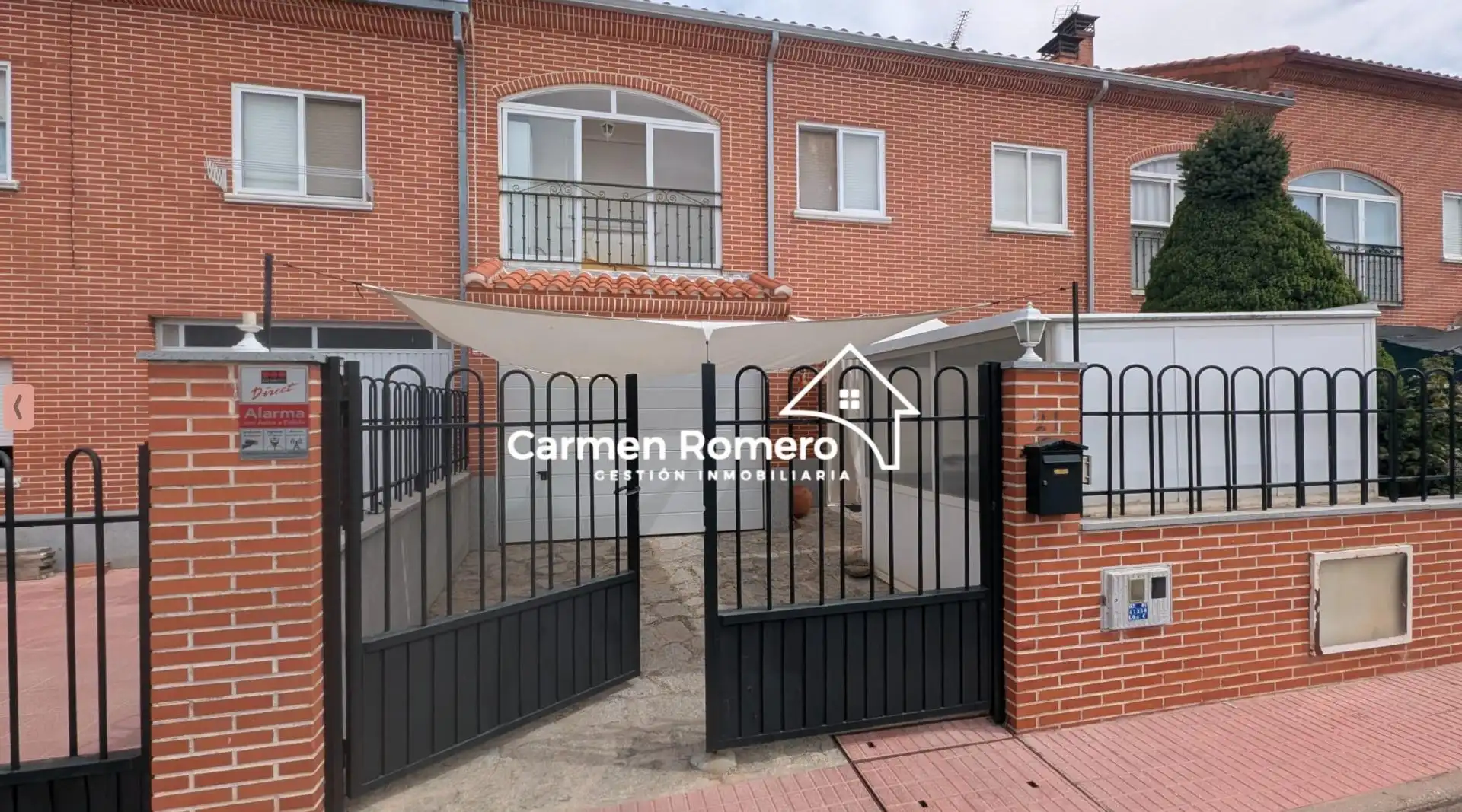 Vista exterior de Casa adosada en venta en Villoria con Calefacción, Jardín privado y Amueblado