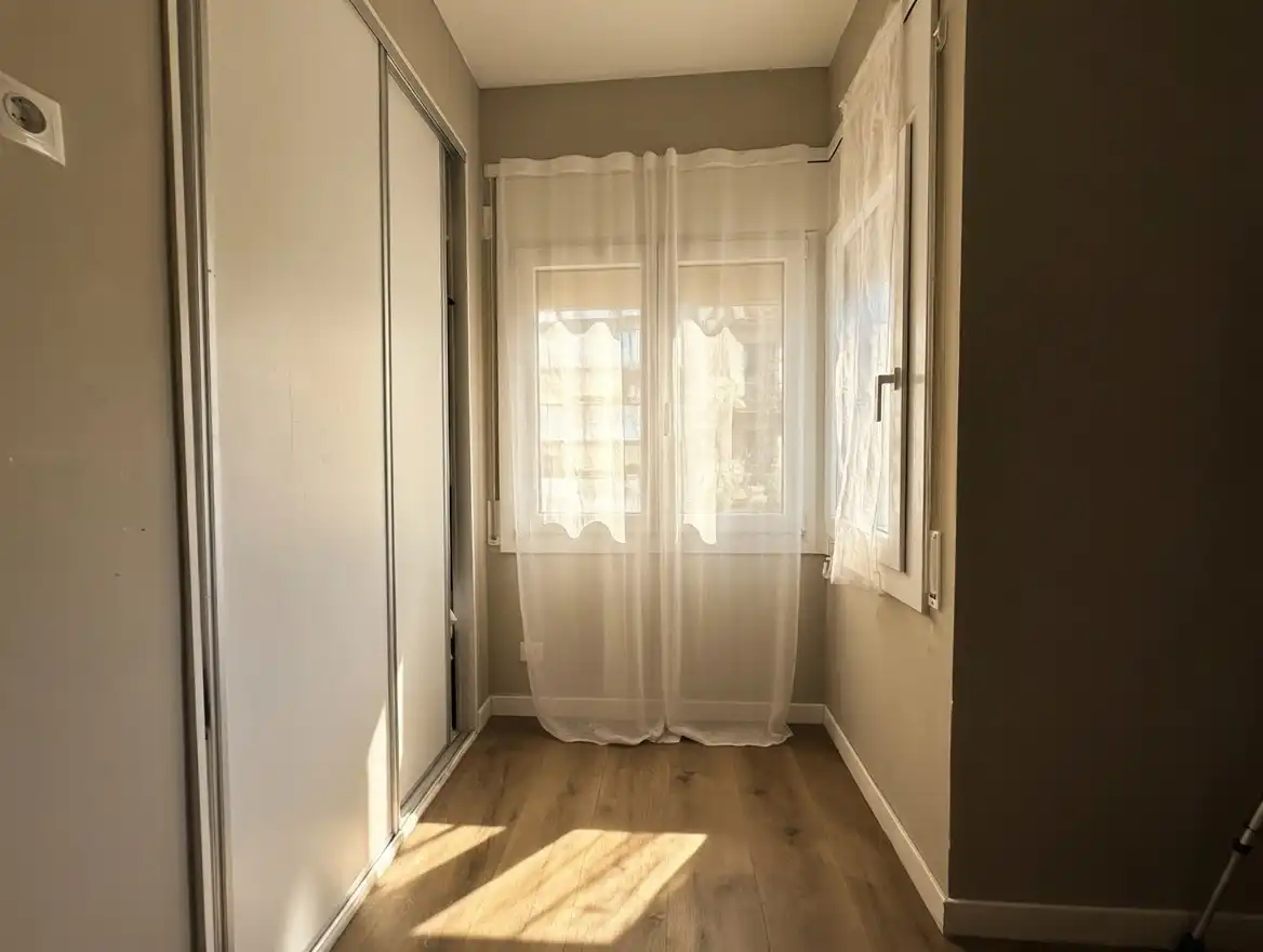 Bedroom of Flat for sale in Barcelona  with Air Conditioner, Oven and Washing machine