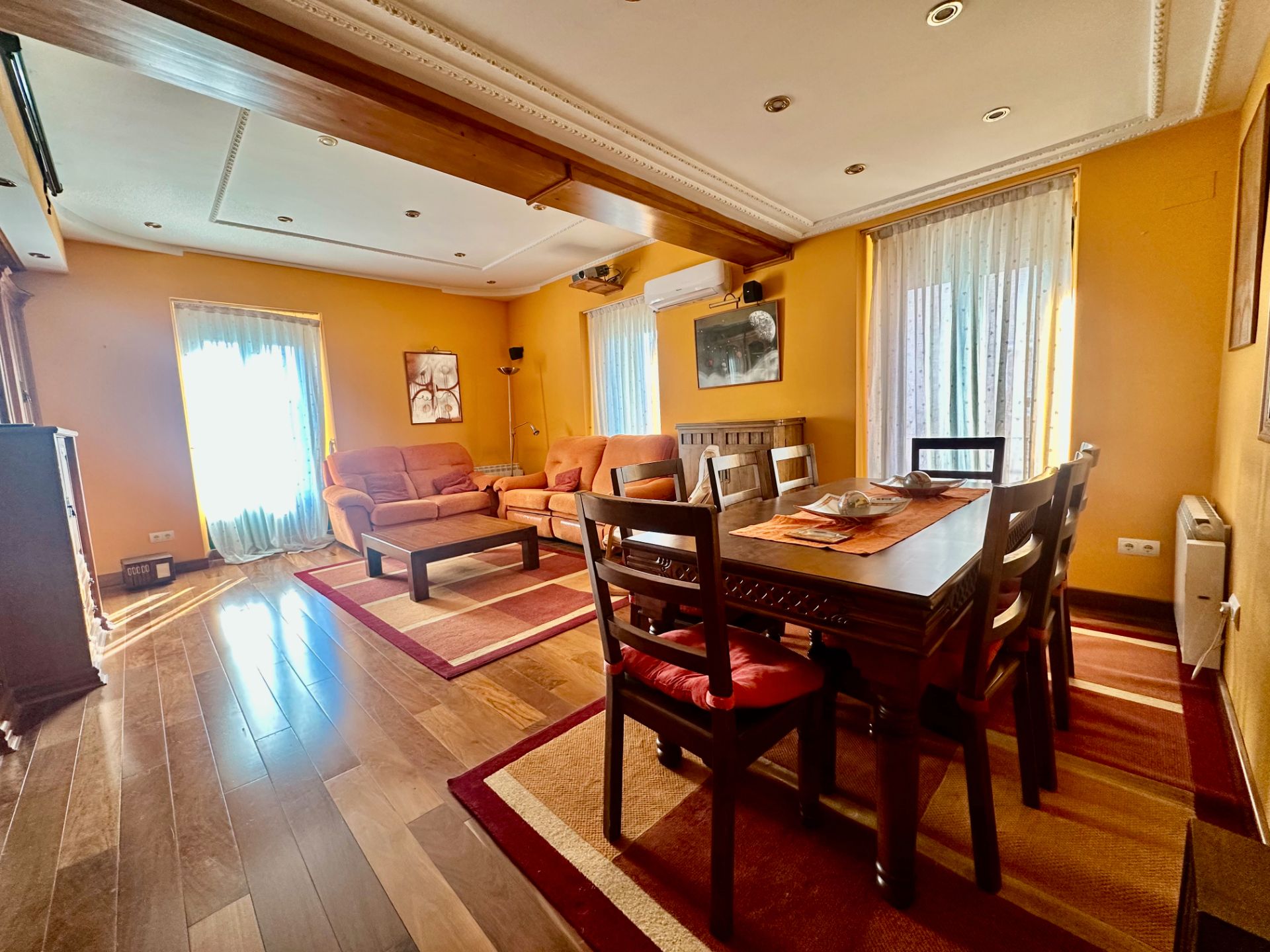 Living room of Flat for sale in San Lorenzo de El Escorial  with Air Conditioner, Heating and Storage room