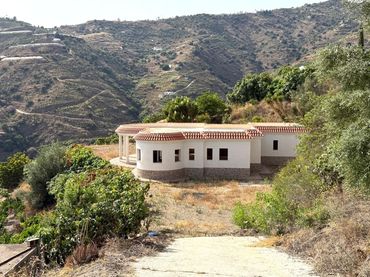 Casa rústica amb jardí en venda a Barranco Pozancones Polígono