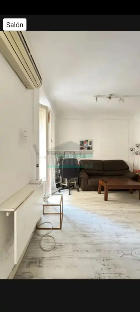Living room of Flat for sale in  Granada Capital  with Air Conditioner and Balcony