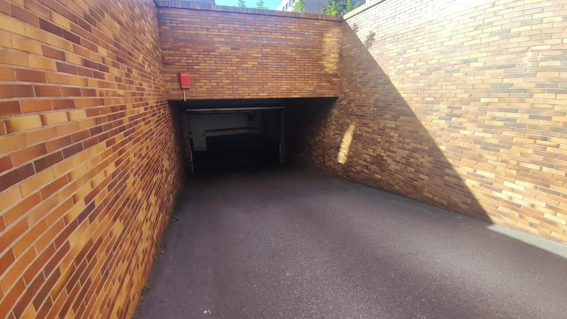 Parking de Piso en venta en Gijón  con Calefacción y Trastero