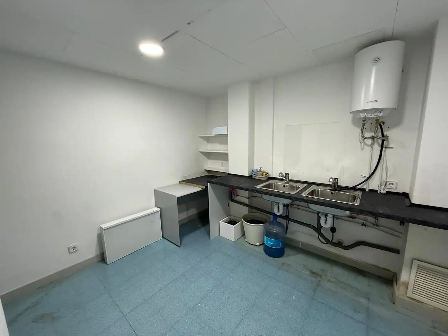 Kitchen of Office for rent in Girona