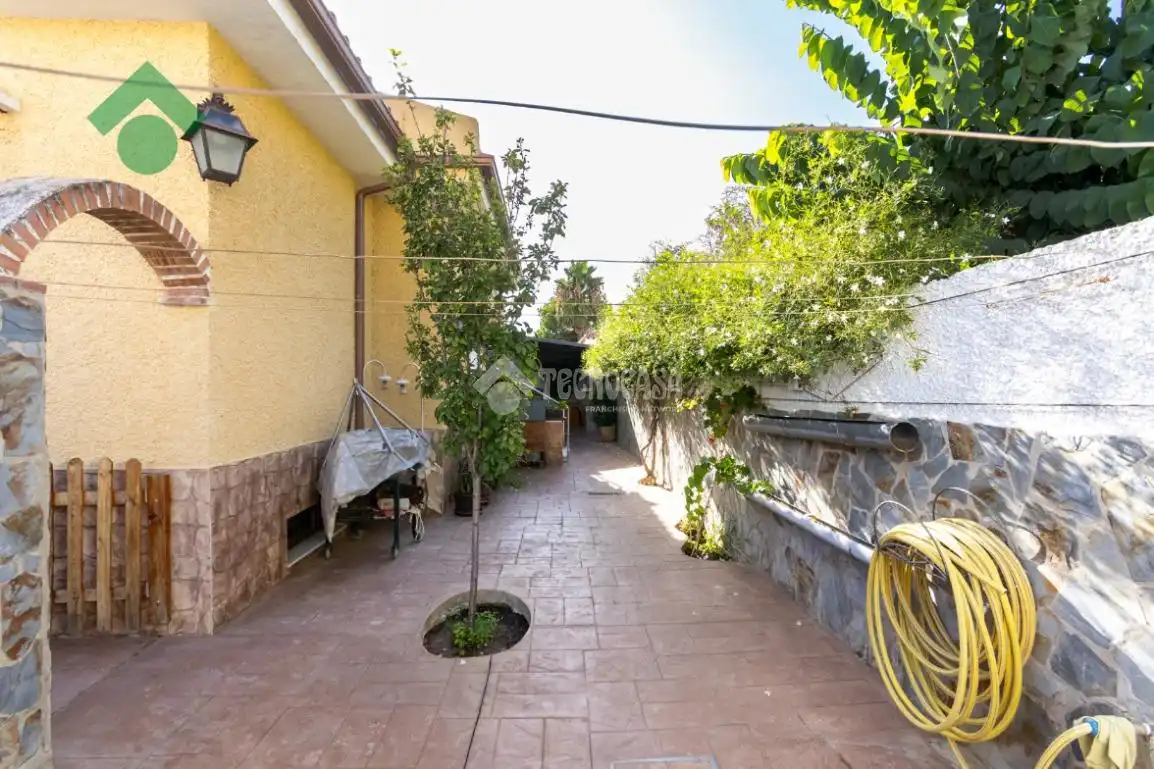Vista exterior de Casa o chalet en venta en Rincón de la Victoria con Aire acondicionado, Terraza y Piscina