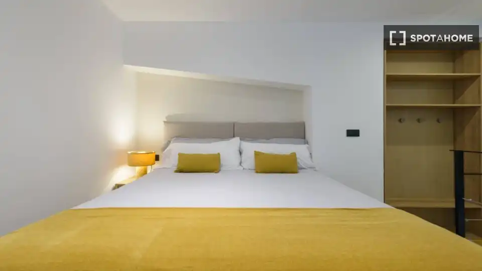 Bedroom of Flat for rent in Madrid  with Air Conditioner, Heating and Furnished