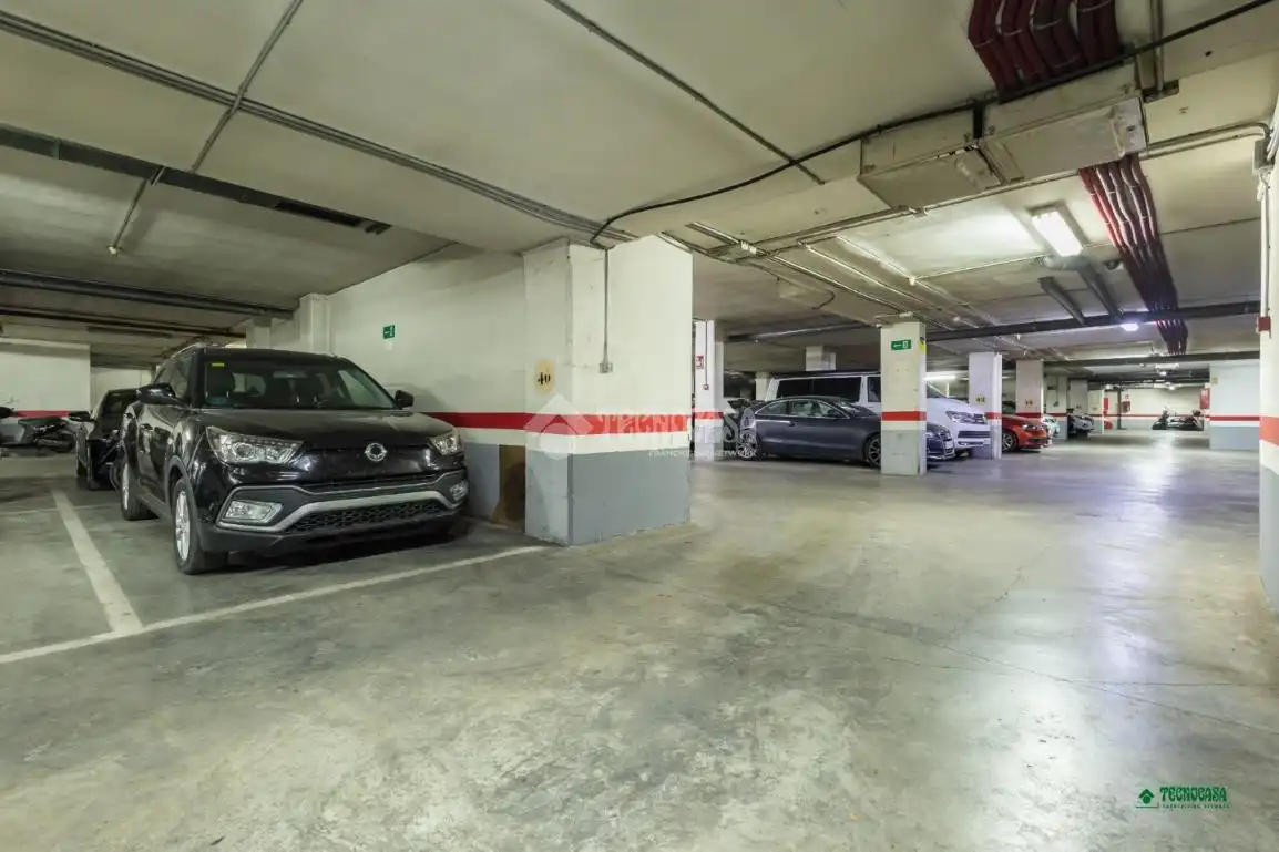 Parking de Piso en venta en Almería con Amueblado