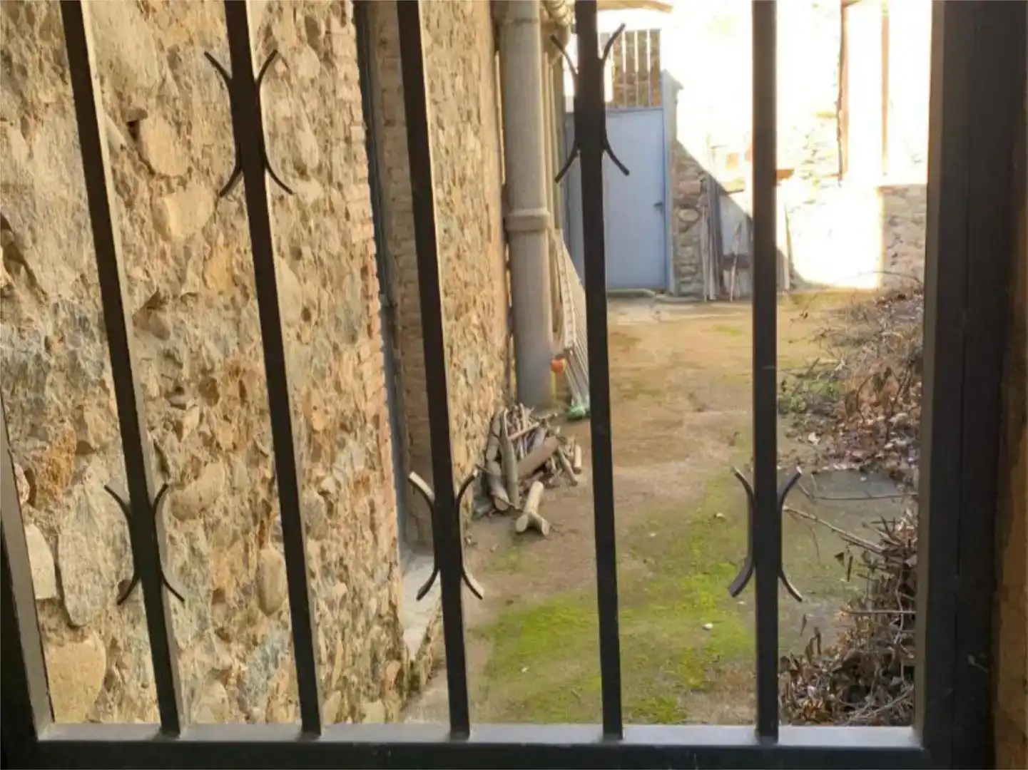 Vista exterior de Finca rústica en venda en Bescanó amb Aire condicionat i Balcó