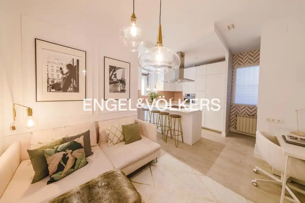 Wohnzimmer von Wohnung zur Miete in  Madrid Capital mit Klimaanlage, Heizung und Möbliert