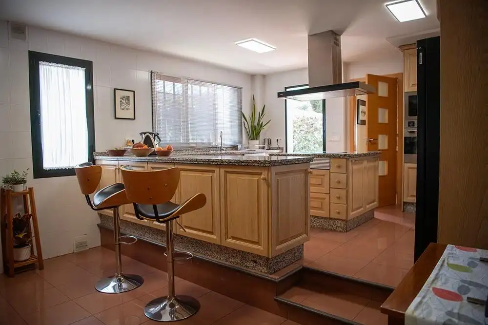 Cocina de Casa o chalet en venta en Bormujos con Aire acondicionado, Calefacción y Jardín privado