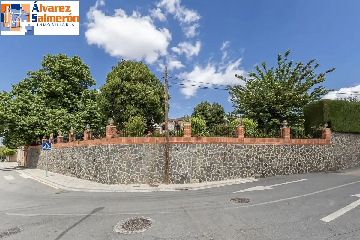 Vista exterior de Casa o chalet en venta en Huétor Vega con Aire acondicionado, Calefacción y Jardín privado