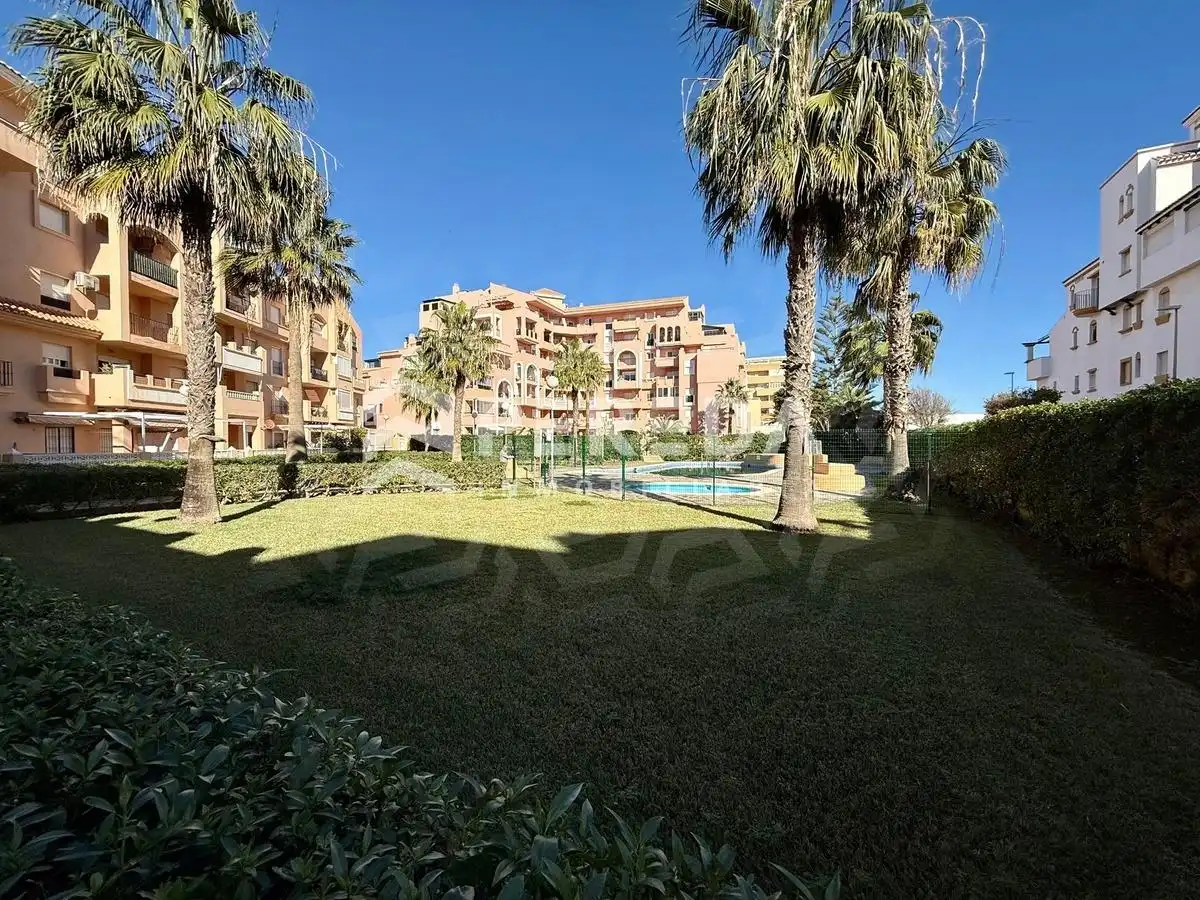 Vista exterior de Piso en venta en Roquetas de Mar con Jardín privado, Terraza y Balcón