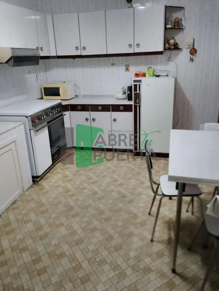 Cocina de Piso en venta en Ourense Capital  con Calefacción y Terraza