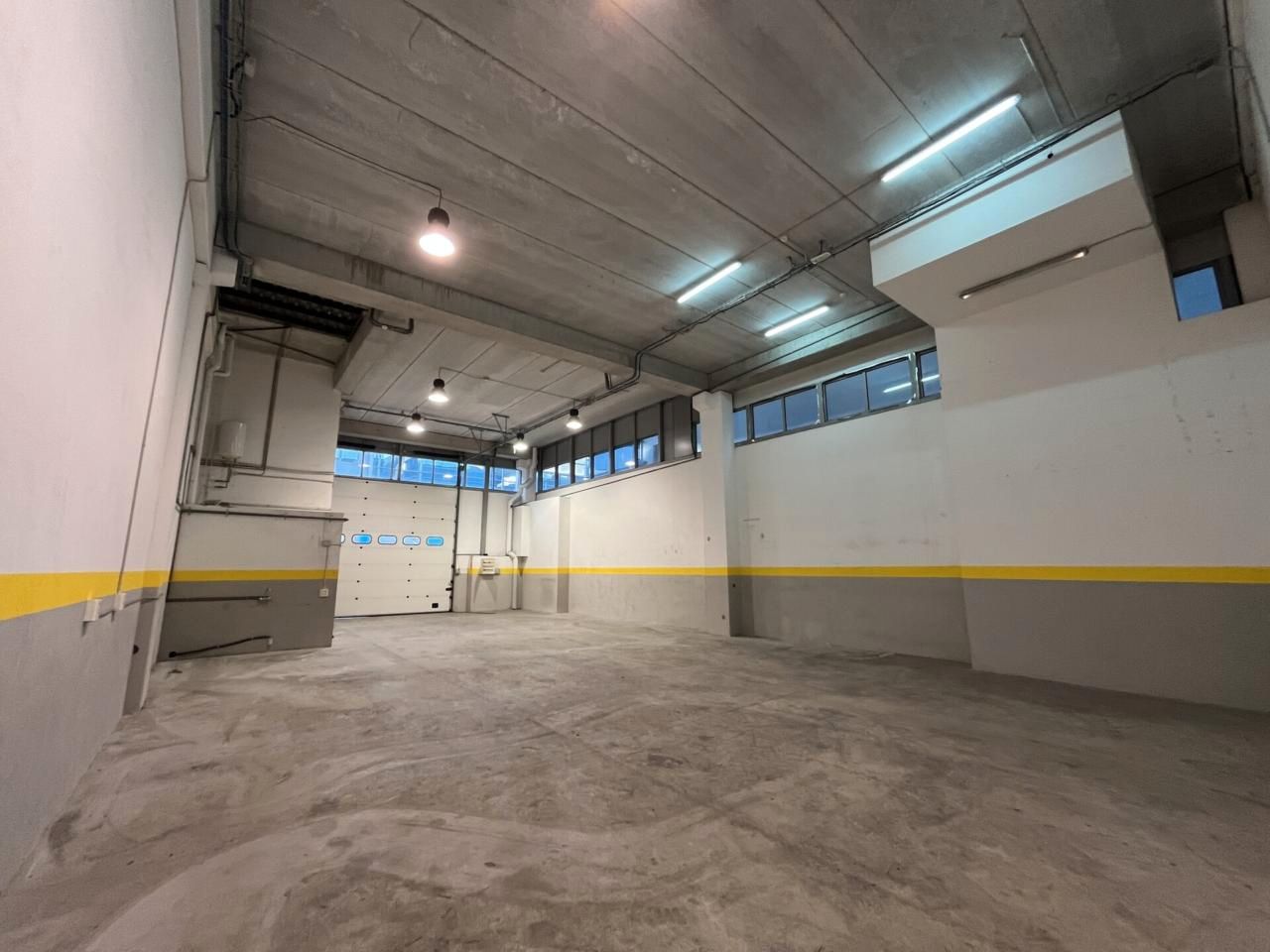 Nau industrial de lloguer en Badalona amb Calefacció