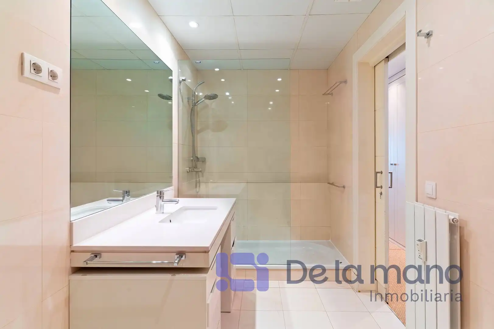 Bathroom of Flat for rent in Madrid  with Air Conditioner, Heating and Storage room