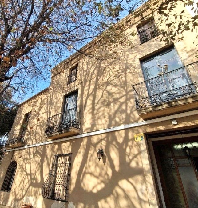 Vista exterior de Casa o xalet en venda en Sant Joan Despí amb Jardí privat, Terrassa i Balcó