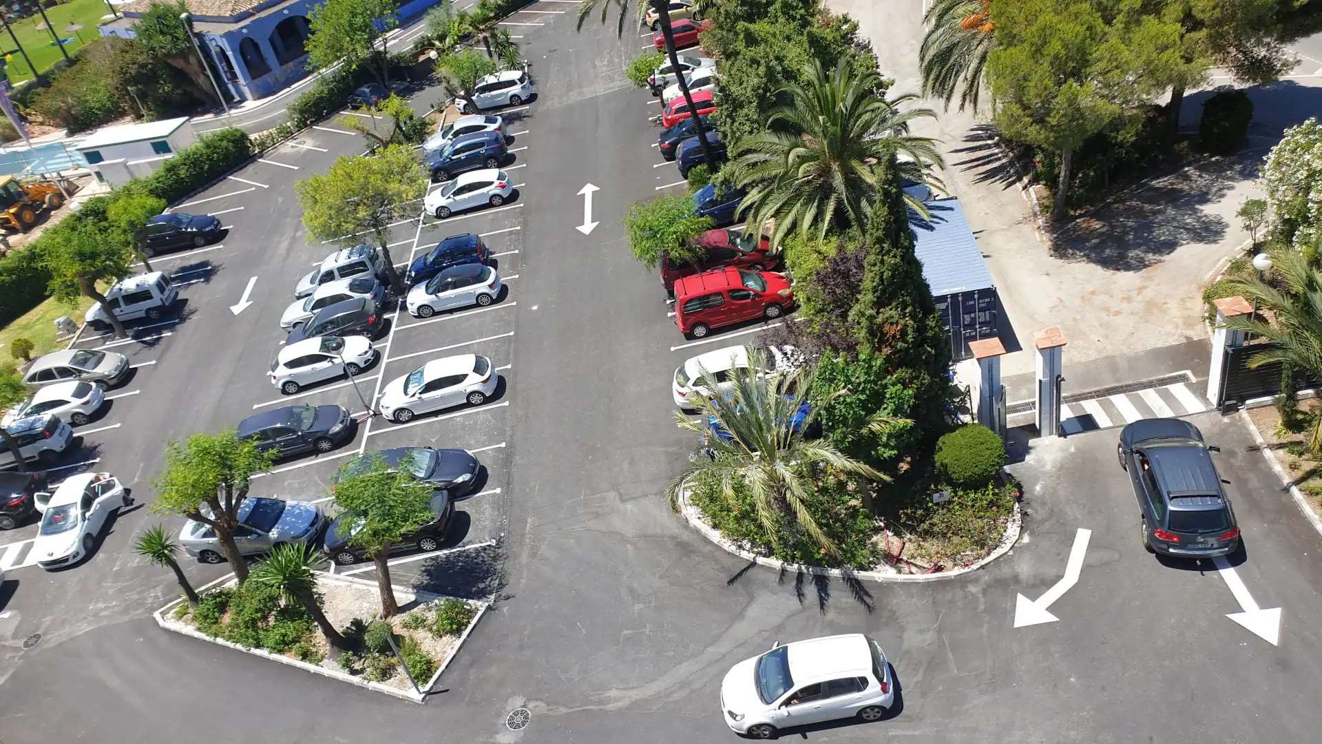 Parkplatz von Maisonette zur Miete in Estepona mit Klimaanlage, Terrasse und Schwimmbad