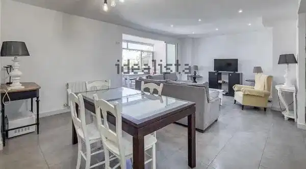 Sala d'estar de Pis en venda en Granada amb Calefacció i Moblat