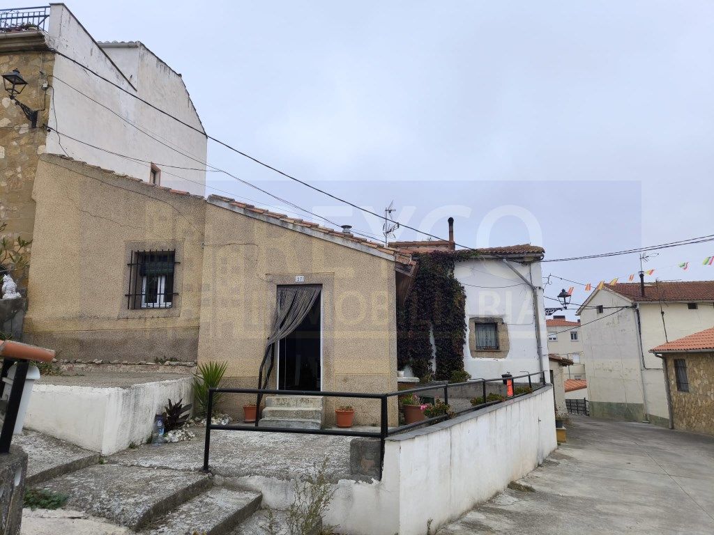 Vista exterior de Casa adosada en venda en Baños de Rioja