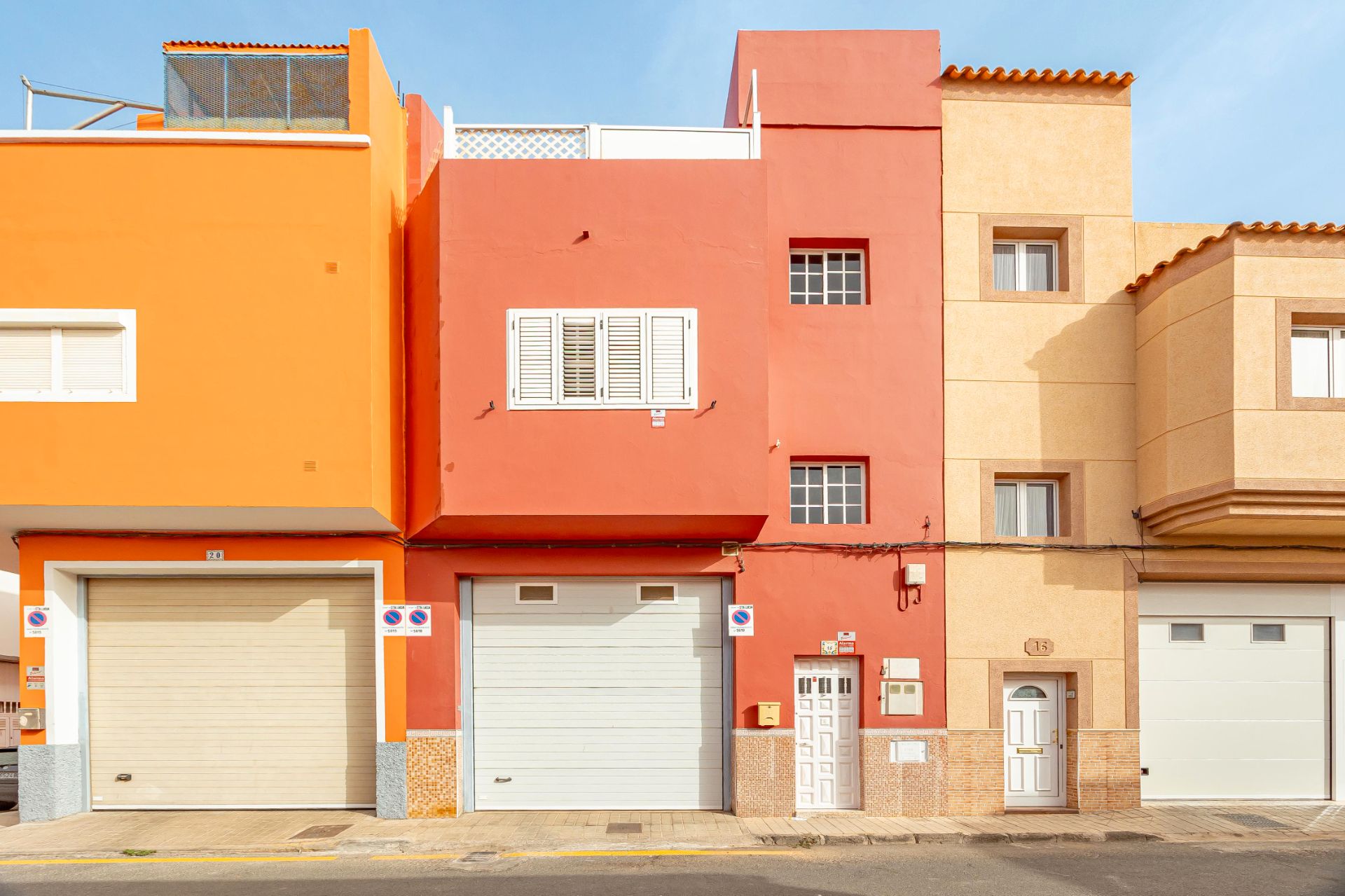 Exterior view of House or chalet for sale in Santa Lucía de Tirajana  with Terrace, Oven and Microwave
