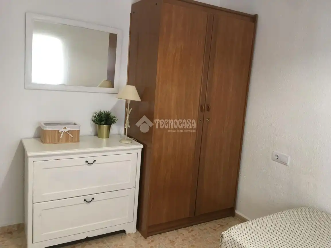 Bedroom of Flat for sale in Sevilla  with Air Conditioner and Balcony