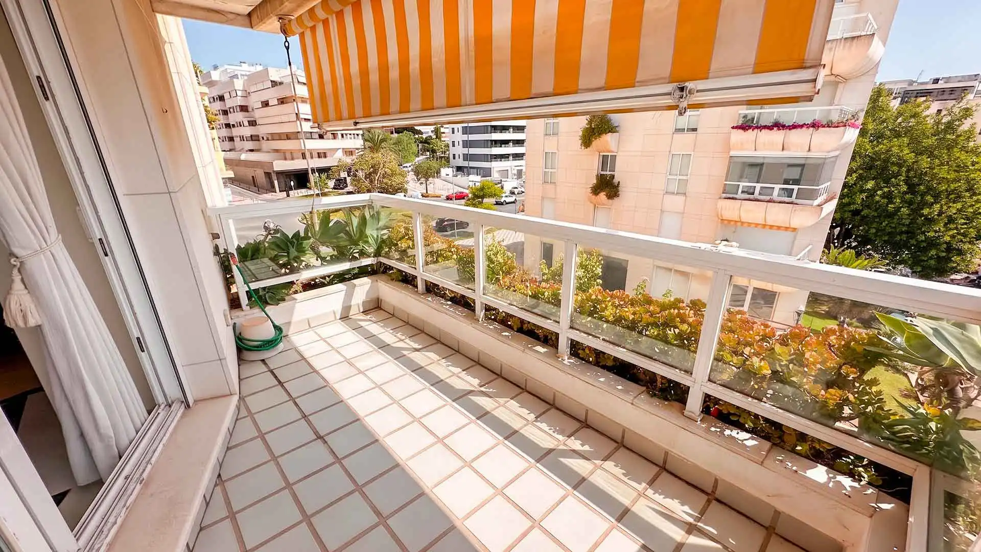 Terrassa de Apartament de lloguer en Marbella amb Terrassa, Piscina i Piscina comunitària