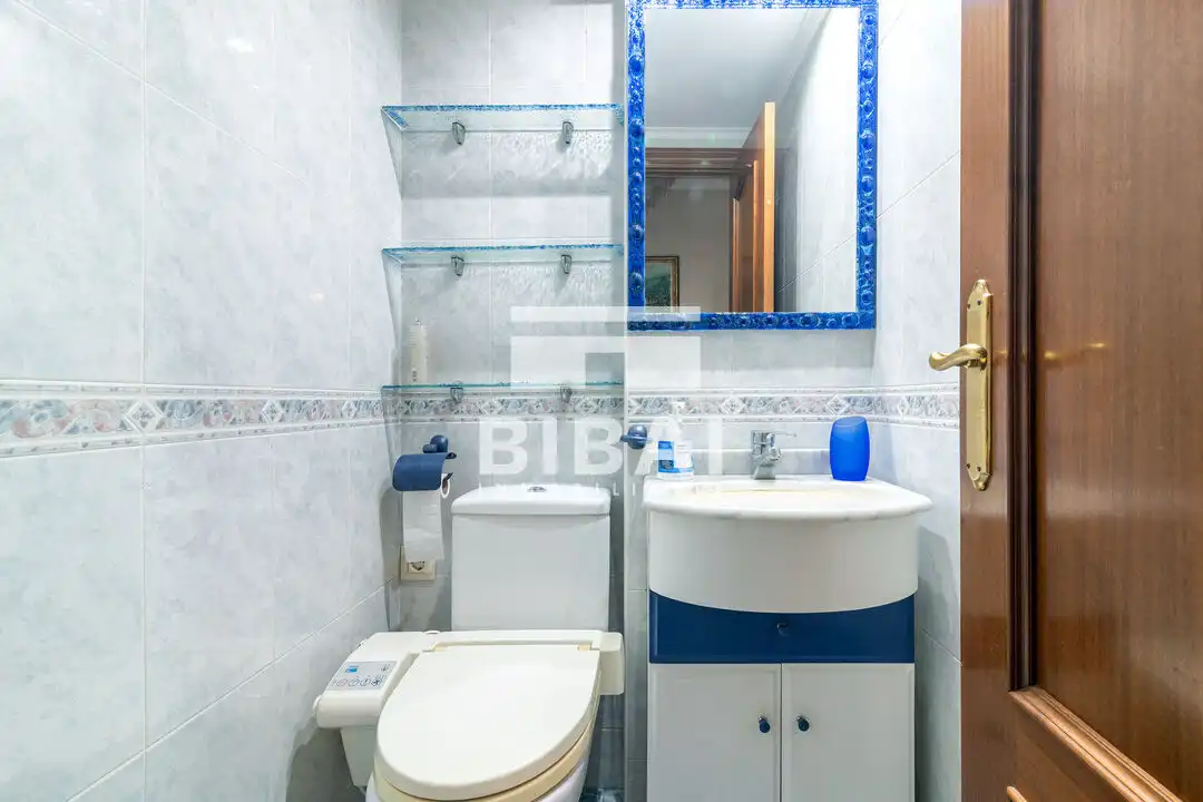 Badezimmer von Wohnung zum Verkauf in Arrasate / Mondragón mit Heizung, Abstellraum und Alarm