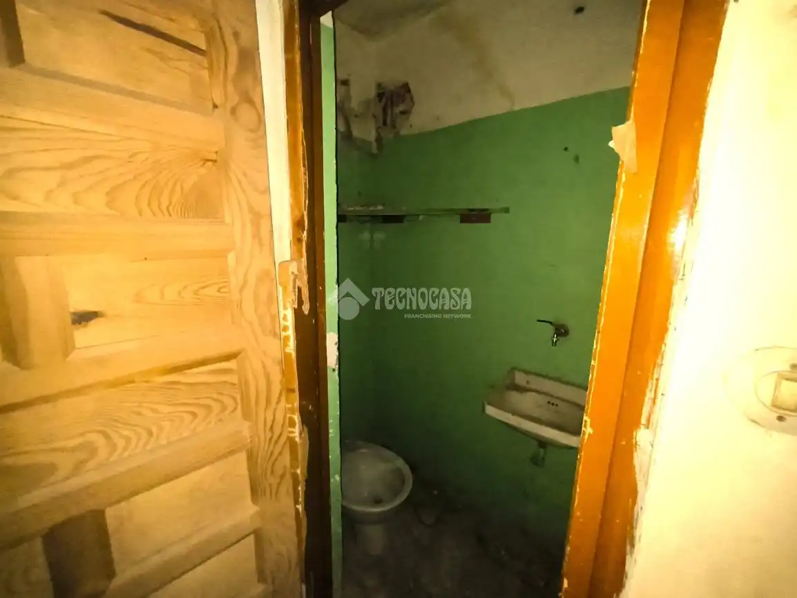 Bany de Local en venda en Latina