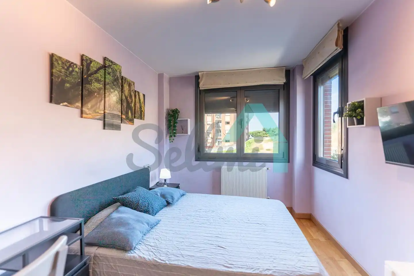 Bedroom of Flat for share in HUCA - La Cadellada