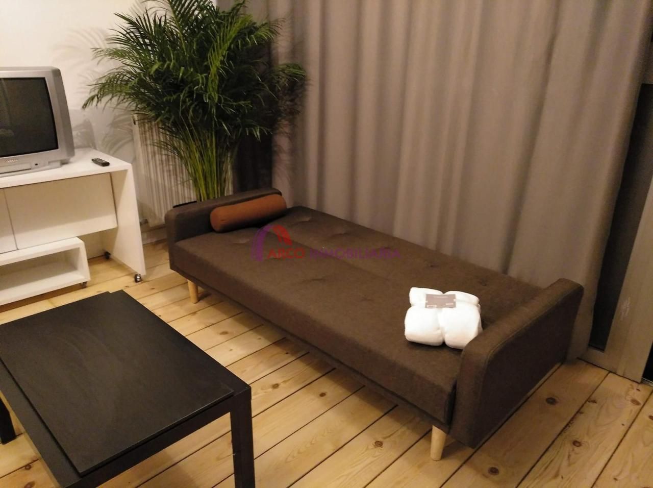 Dormitori de Planta baixa en venda en Burgos Capital amb Calefacció i Moblat
