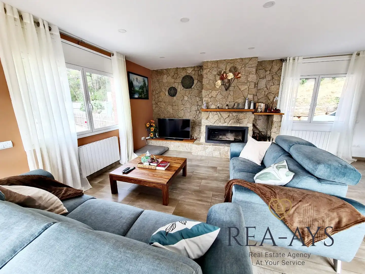 Sala de estar de Casa o chalet en venta en Cervelló con Aire acondicionado, Calefacción y Jardín privado