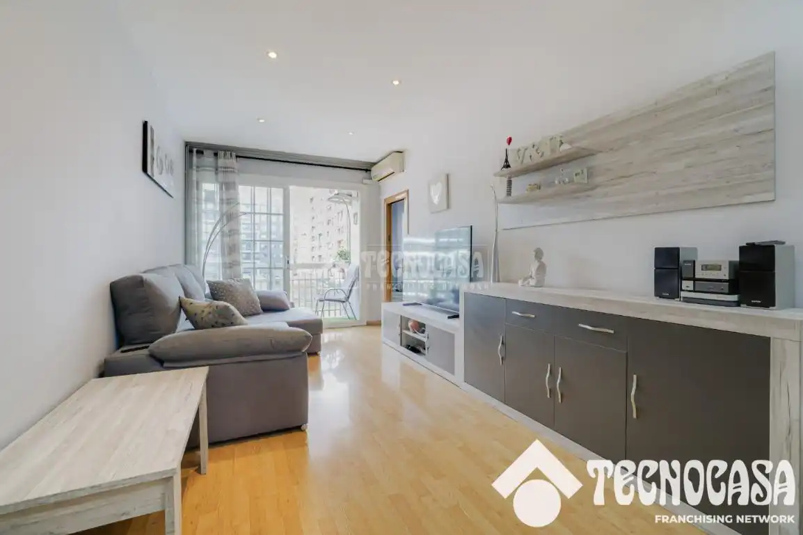 Sala d'estar de Pis en venda en Barcelona amb Aire condicionat, Calefacció i Parquet