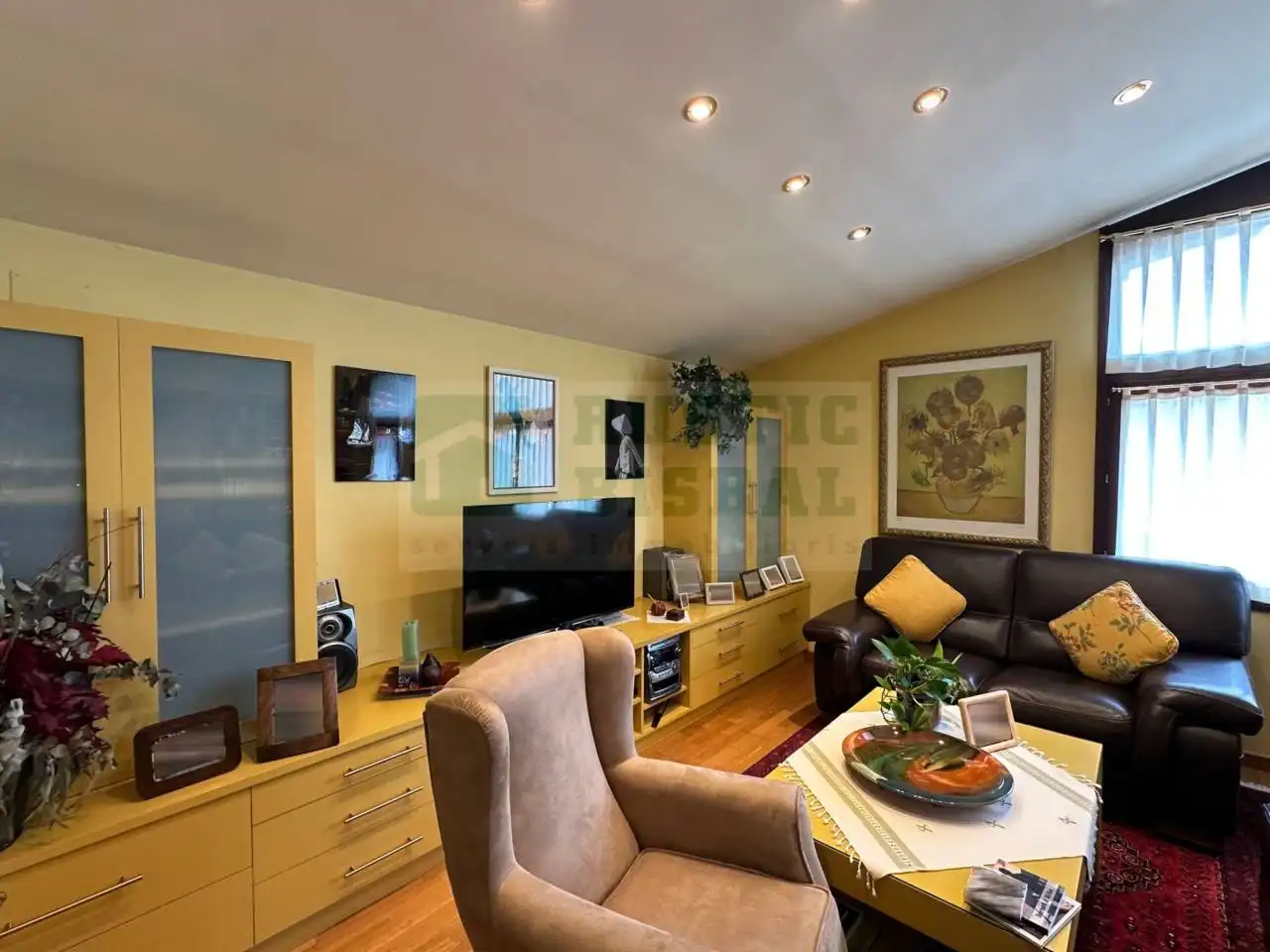Sala d'estar de Casa o xalet en venda en Forallac amb Aire condicionat, Calefacció i Jardí privat