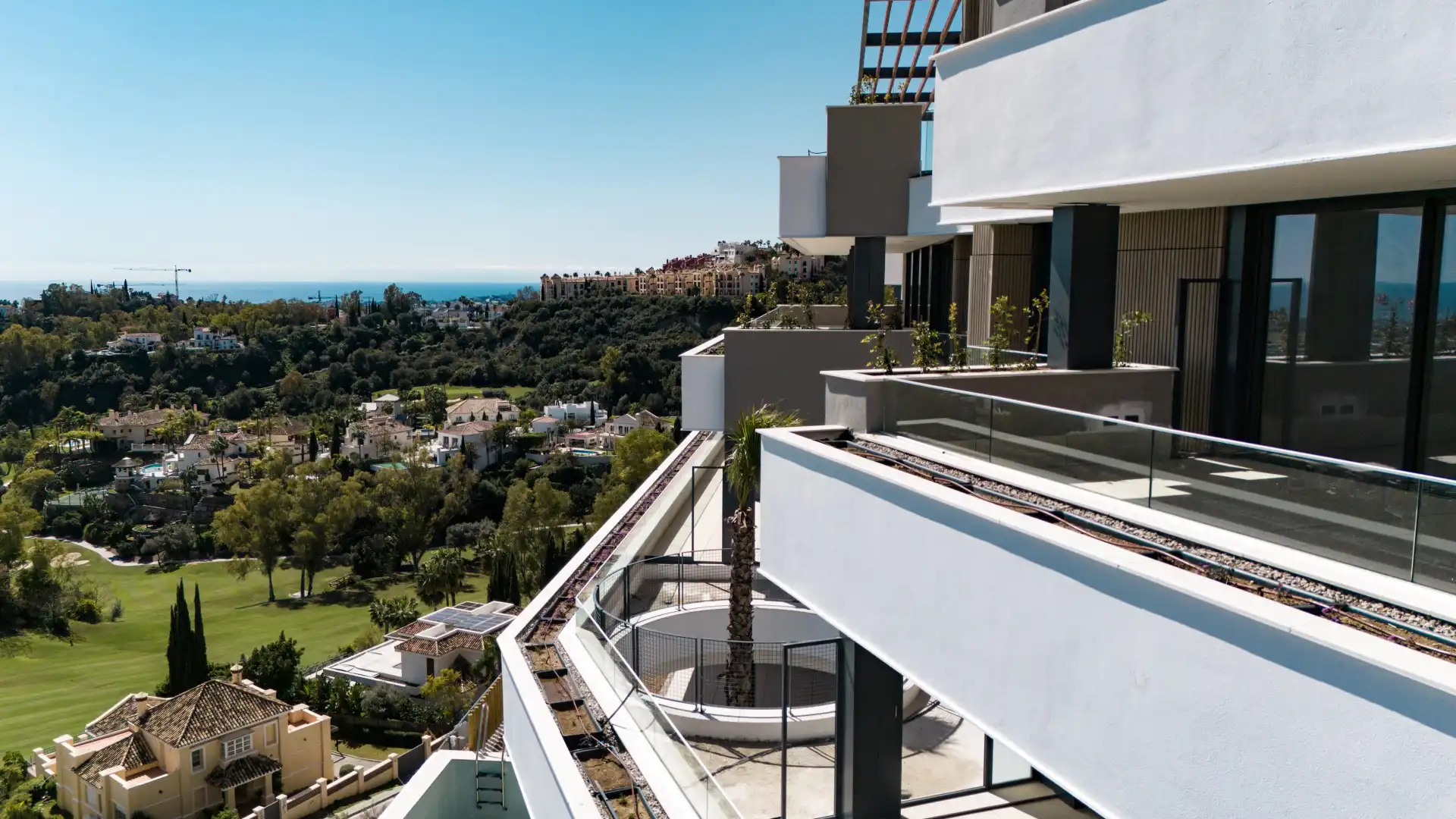 Vista exterior de Planta baixa en venda en Benahavís amb Aire condicionat, Calefacció i Jardí privat