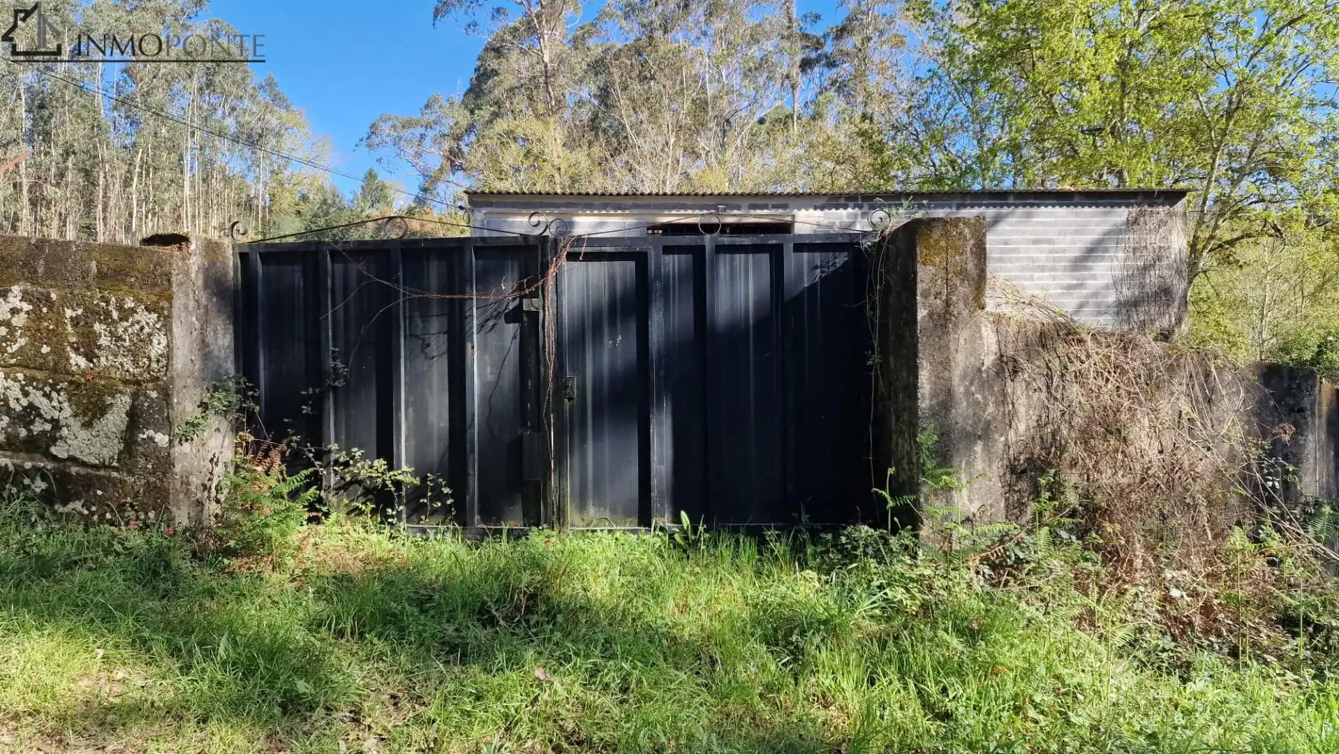 Vista exterior de Nave industrial en venta en Pontevedra Capital 
