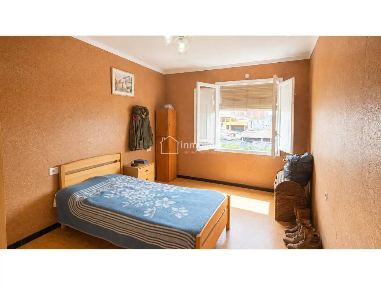 Schlafzimmer von Wohnung zum Verkauf in Salt mit Abstellraum, Möbliert und Balkon