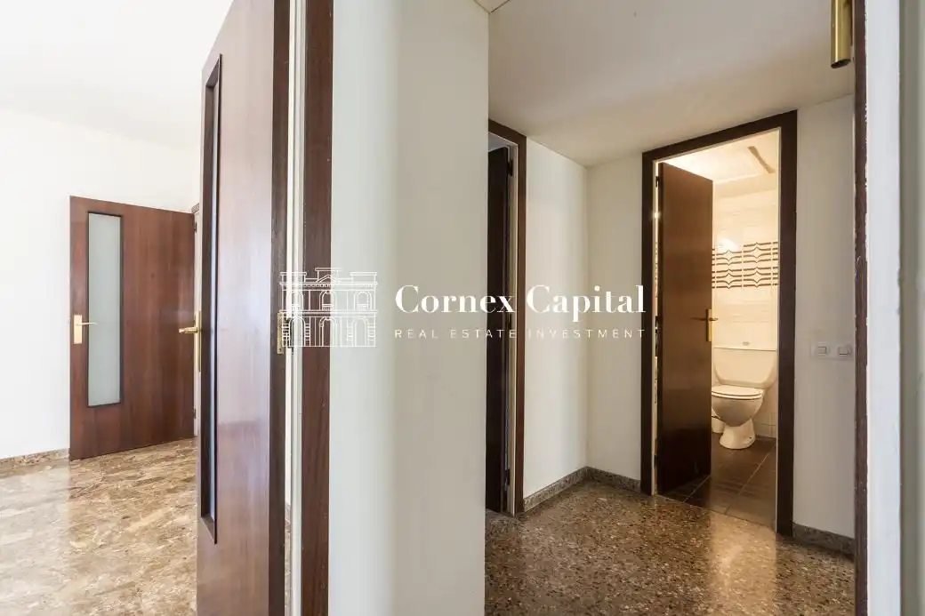 Piso en venta en Barcelona con Calefacción y Terraza