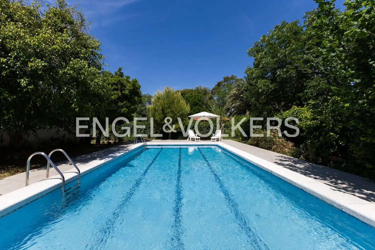 Piscina de Casa o chalet en venta en Castellón de la Plana / Castelló de la Plana con Aire acondicionado, Calefacción y Jardín privado