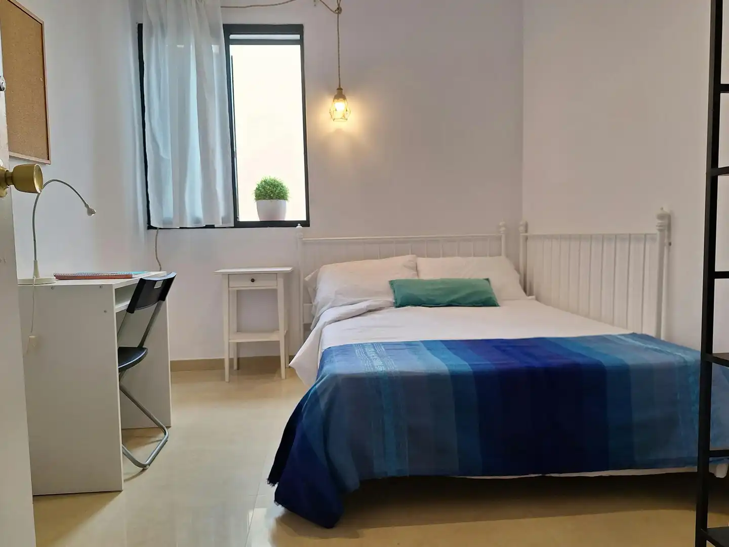Schlafzimmer von Wohnung zur untervermieten in Sevilla mit Heizung, Möbliert und Waschmaschine