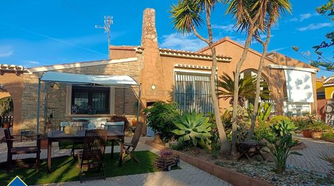 Villa con terraza en la provincia de Alicante, en Torrevieja. 3 habitaciones | 138 m² | A 1,5 kilómetros del mar