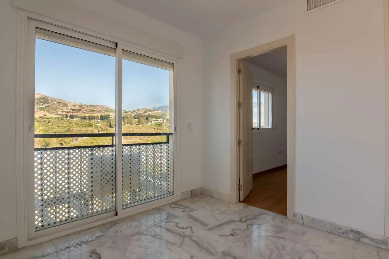 Habitación de Apartamento en venta en Salobreña con Aire acondicionado y Terraza