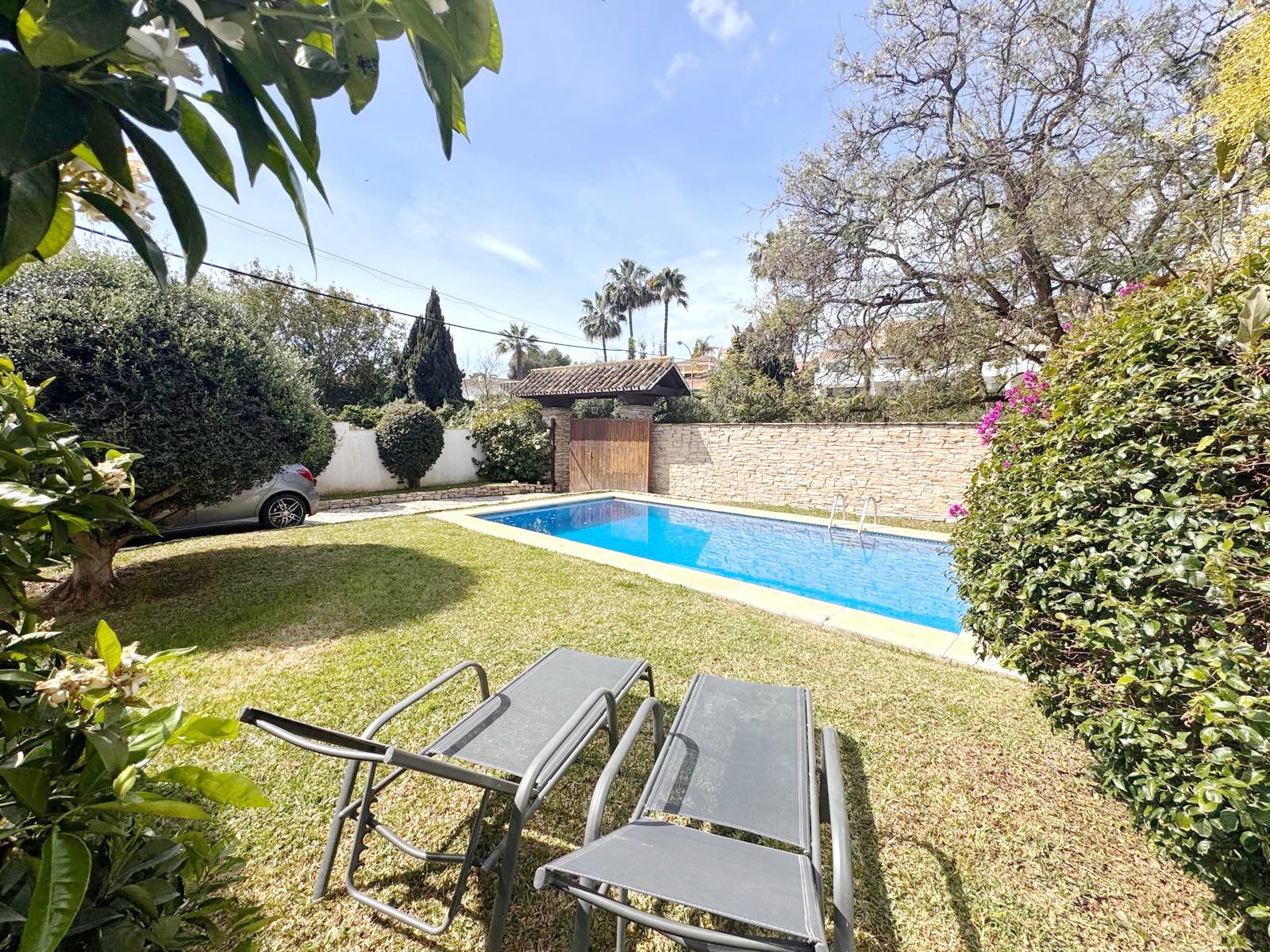 Jardí de Casa adosada en venda en Marbella amb Aire condicionat, Jardí privat i Terrassa