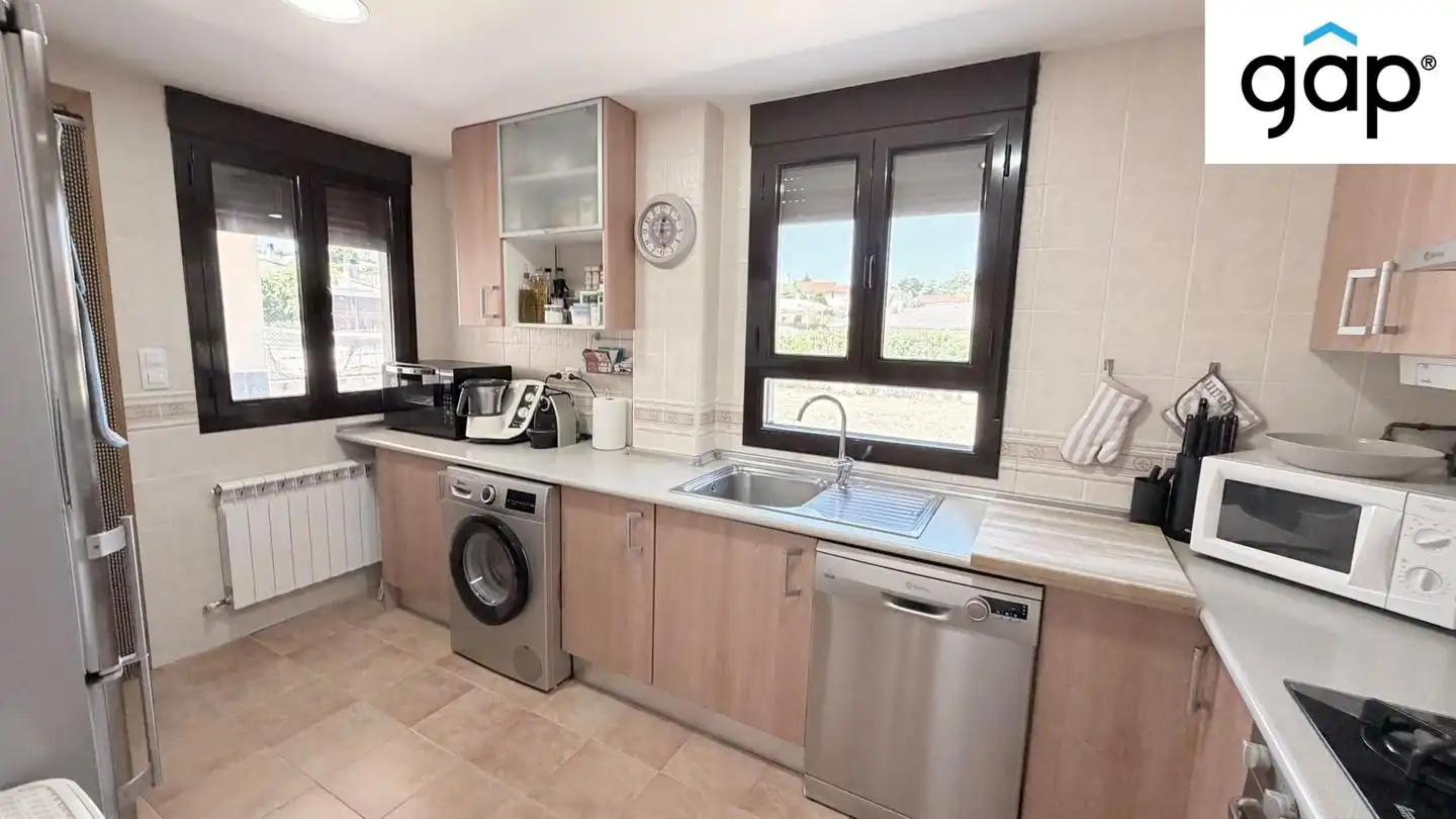 Kitchen of Houses for sale in Arcas del Villar  with Heating, Private garden and Furnished