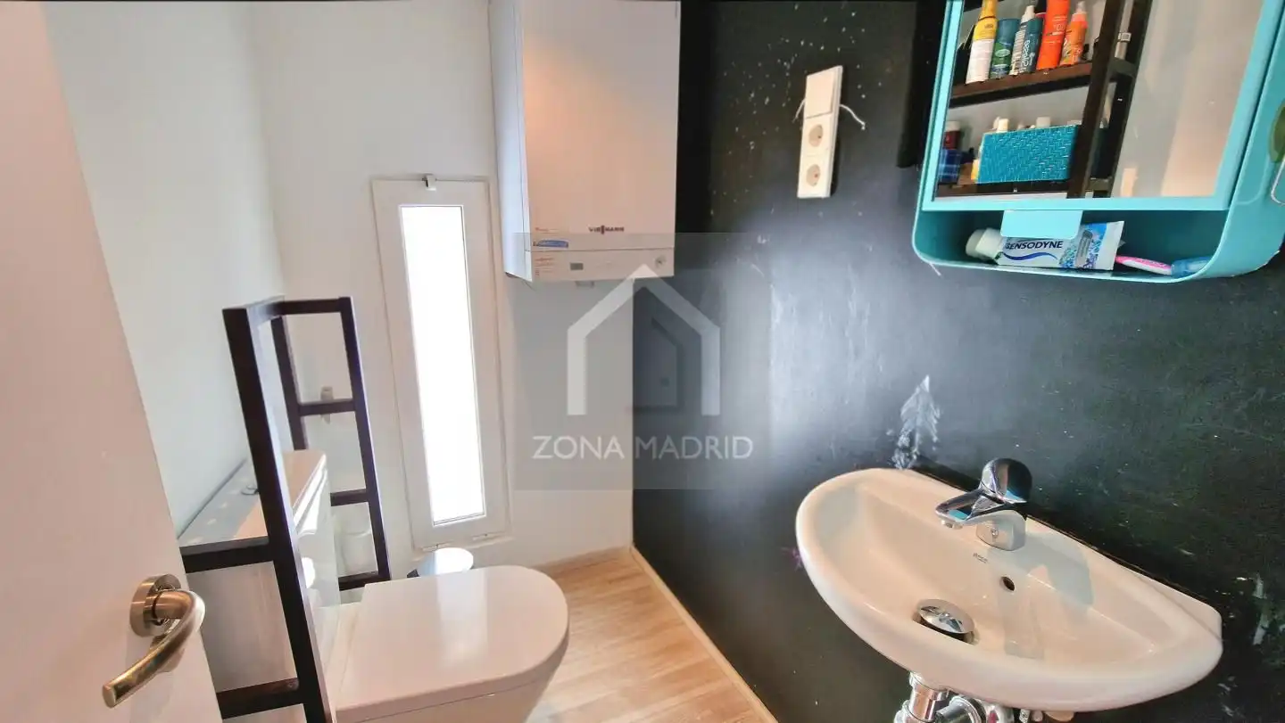 Baño de Piso en venta en Madrid con Aire acondicionado, Terraza y Amueblado