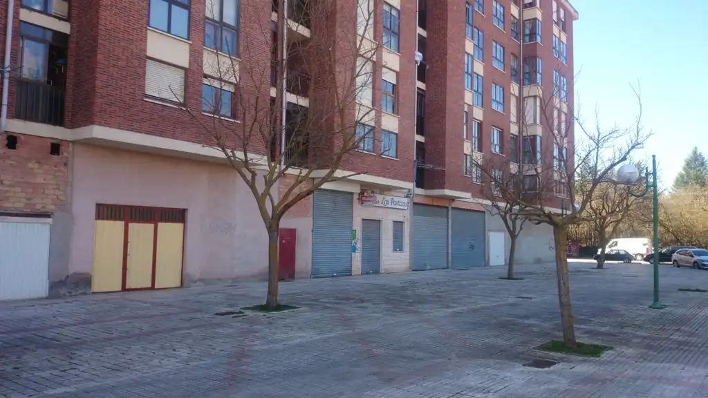 Vista exterior de Local en venda en Burgos amb Moblat